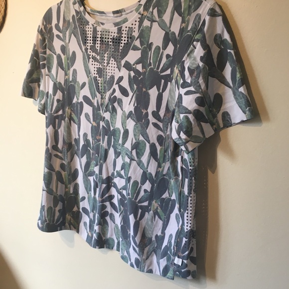 Lululemon size 6 perfectly perfed tee. - Picture 11 of 13